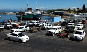 Bootsleepwaens pronk hawe vol